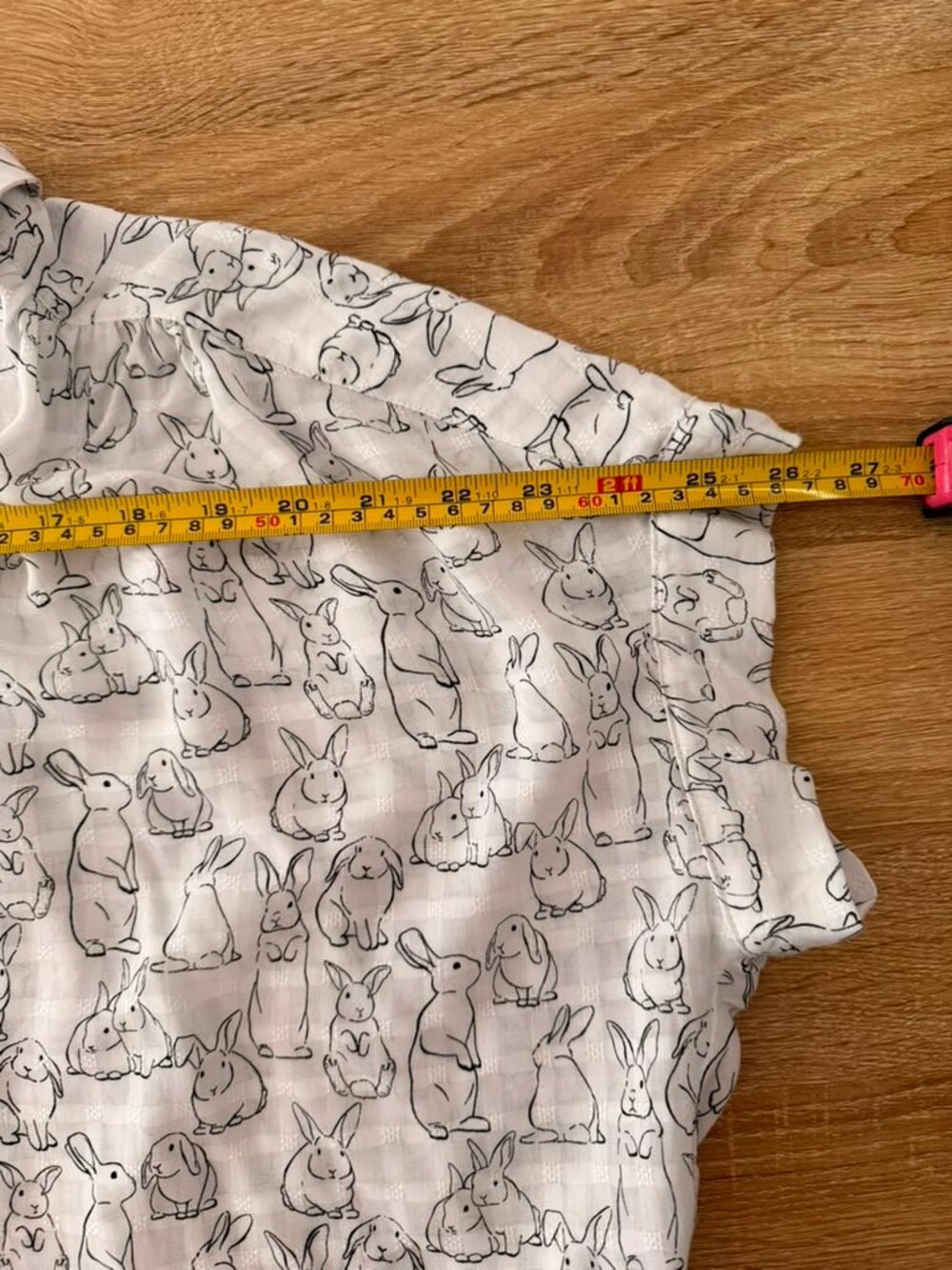 Jane + Delancey Bunny Print Rayon Blouse White Gray Button Front Size M - Picture 10 of 15